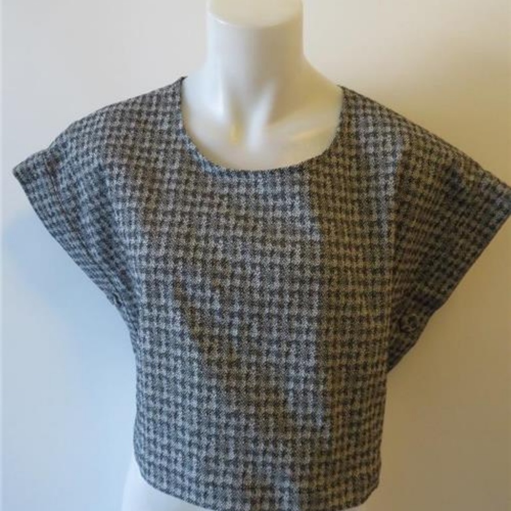 MEG MADE IN YOUR NEIGHBORHOOD BLACK WHITE  TOP M